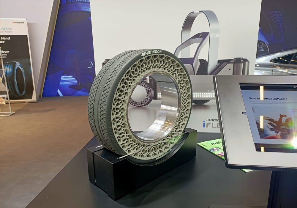 Hankook laat tweede generatie luchtloze band zien bij The Tire