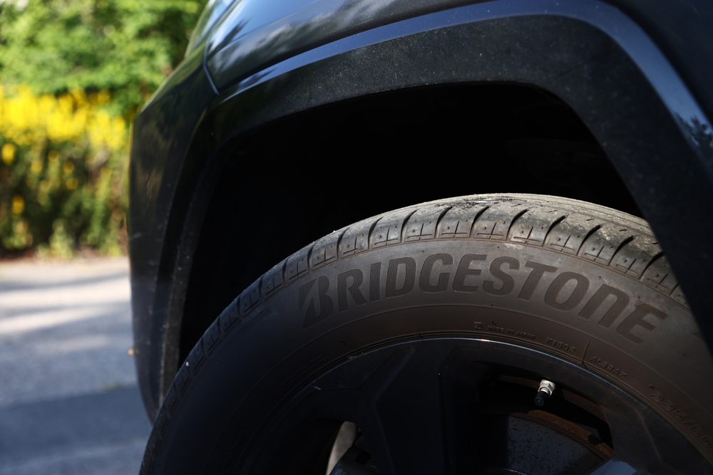 Bridgestone wint grondstoffen uit pyrolyse gebruikte banden